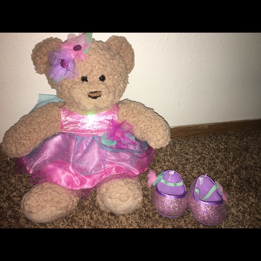 Build a bear from October 2019. Almost new.